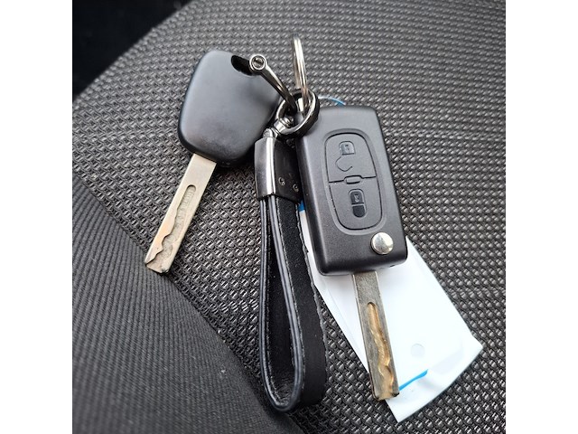 Personenauto peugeot, 207 1.6, bouwjaar 2007 - afbeelding 42 van  47