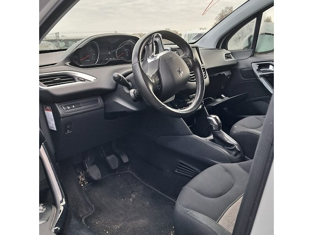 Personenauto, peugeot, 208, 1.2 vti oxygo, 2014 - afbeelding 7 van  9