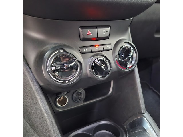 Personenauto, peugeot, 208 1.6, 2016 - afbeelding 37 van  67