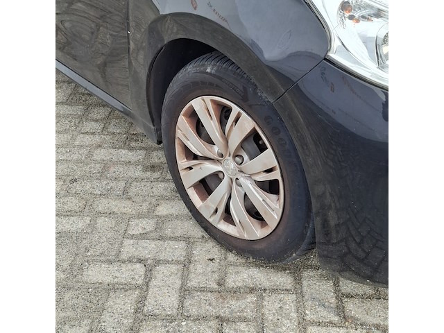 Personenauto peugeot, 208 , zwart, bouwjaar 2014 - afbeelding 2 van  47