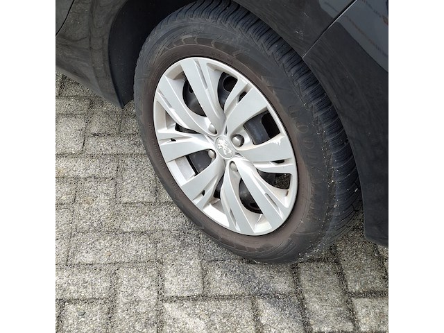 Personenauto peugeot, 208 , zwart, bouwjaar 2014 - afbeelding 4 van  47