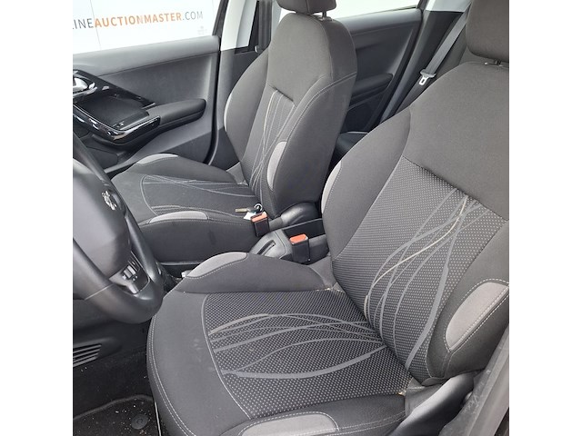 Personenauto peugeot, 208 , zwart, bouwjaar 2014 - afbeelding 6 van  47