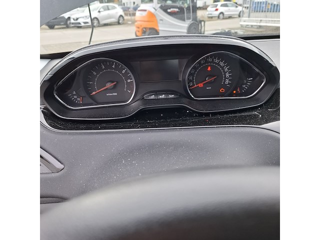 Personenauto peugeot, 208 , zwart, bouwjaar 2014 - afbeelding 8 van  47