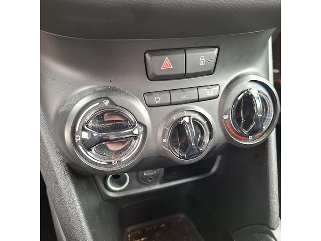 Personenauto peugeot, 208 , zwart, bouwjaar 2014 - afbeelding 14 van  47