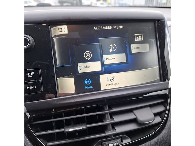 Personenauto peugeot, 208 , zwart, bouwjaar 2014 - afbeelding 17 van  47