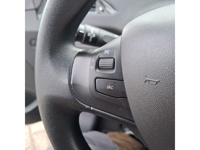 Personenauto peugeot, 208 , zwart, bouwjaar 2014 - afbeelding 18 van  47