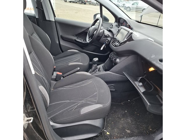Personenauto peugeot, 208 , zwart, bouwjaar 2014 - afbeelding 28 van  47