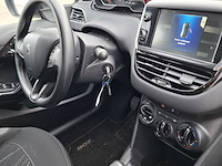 Personenauto peugeot, 208 , zwart, bouwjaar 2014 - afbeelding 29 van  47