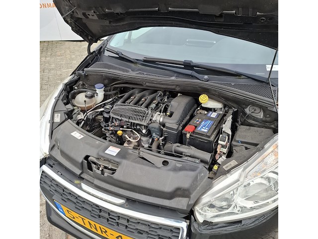 Personenauto peugeot, 208 , zwart, bouwjaar 2014 - afbeelding 30 van  47
