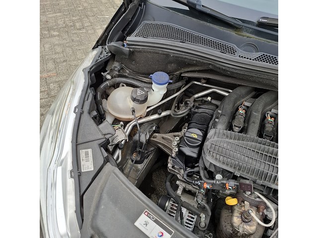 Personenauto peugeot, 208 , zwart, bouwjaar 2014 - afbeelding 31 van  47