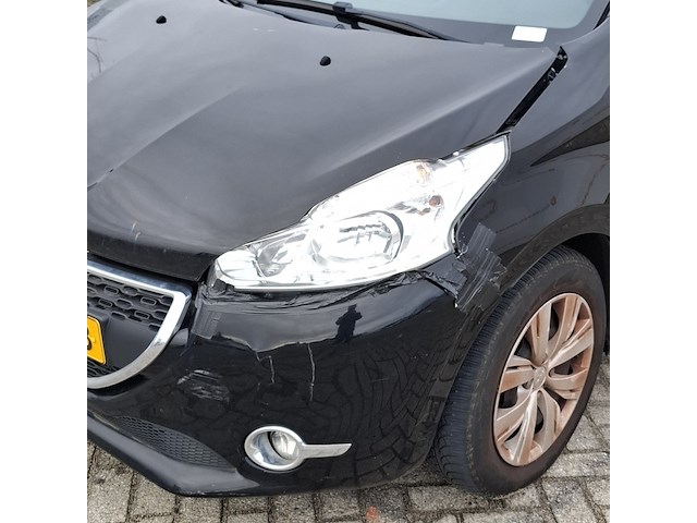 Personenauto peugeot, 208 , zwart, bouwjaar 2014 - afbeelding 35 van  47