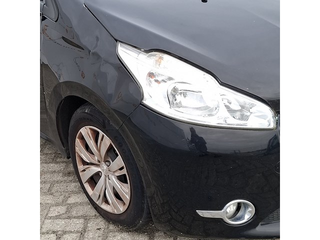 Personenauto peugeot, 208 , zwart, bouwjaar 2014 - afbeelding 38 van  47