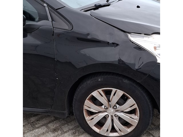 Personenauto peugeot, 208 , zwart, bouwjaar 2014 - afbeelding 39 van  47