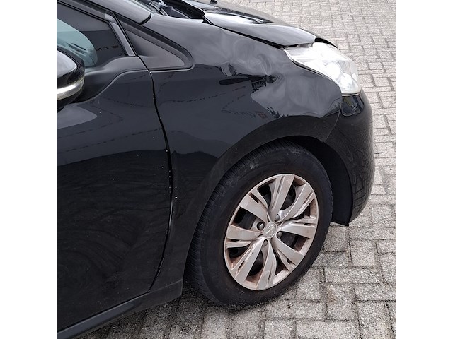 Personenauto peugeot, 208 , zwart, bouwjaar 2014 - afbeelding 40 van  47