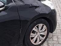 Personenauto peugeot, 208 , zwart, bouwjaar 2014 - afbeelding 40 van  47