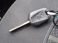 Personenauto peugeot, 208 , zwart, bouwjaar 2014 - afbeelding 42 van  47