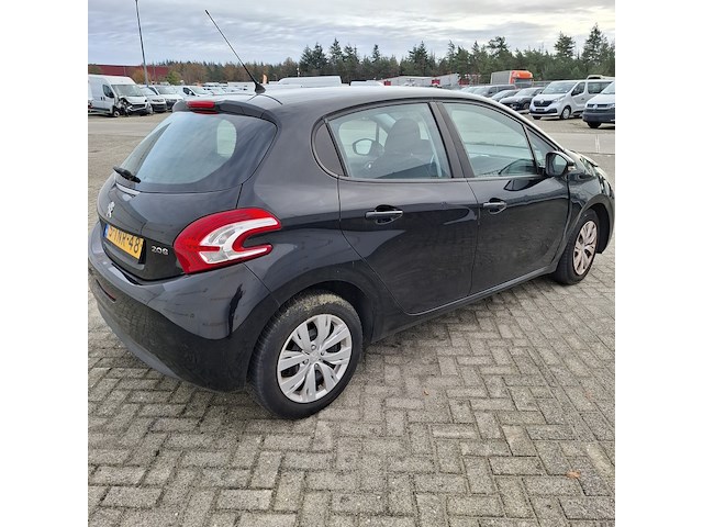 Personenauto peugeot, 208 , zwart, bouwjaar 2014 - afbeelding 43 van  47