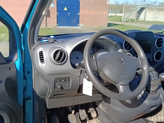 Personenauto, peugeot, 4x4 dangel, 1.6 bluehdi active, 2018 - afbeelding 3 van  27
