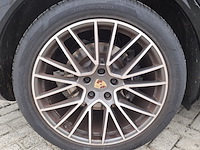 Personenauto, porsche, cayenne coupe 3.0 e-hybrid, 2023 - afbeelding 32 van  52