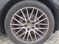 Personenauto, porsche, cayenne coupe 3.0 e-hybrid, 2023 - afbeelding 33 van  52
