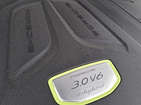 Personenauto, porsche, cayenne coupe 3.0 e-hybrid, 2023 - afbeelding 41 van  52