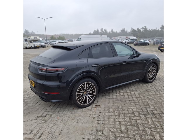 Personenauto, porsche, cayenne coupe 3.0 e-hybrid, 2023 - afbeelding 45 van  52