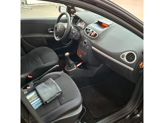 Personenauto, renault, clio, 1.6-16v dynamique luxe, 2006 - afbeelding 13 van  22