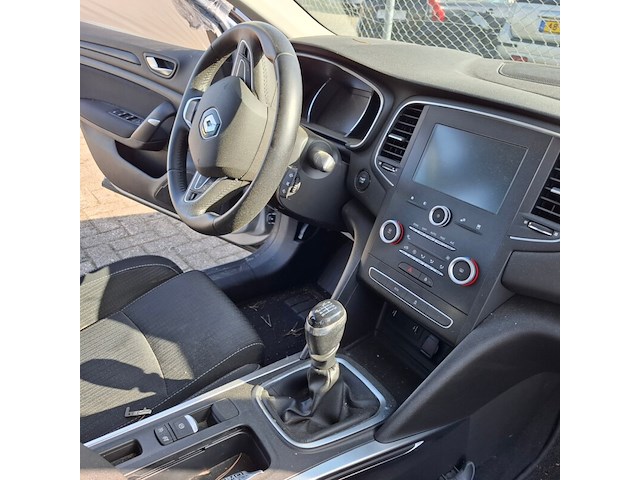 Personenauto, renault, megane, schade-auto - afbeelding 6 van  54