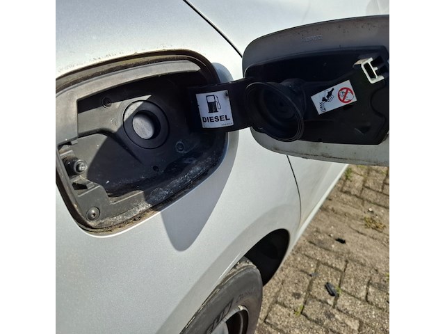 Personenauto, renault, megane, schade-auto - afbeelding 9 van  54