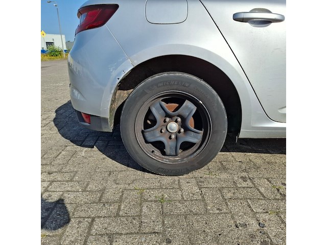 Personenauto, renault, megane, schade-auto - afbeelding 40 van  54