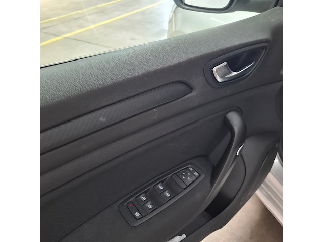 Personenauto, renault, megane - afbeelding 25 van  64