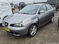 Personenauto seat, ibiza 1.4 16v signo, grijs, bouwjaar 2002 - afbeelding 1 van  1