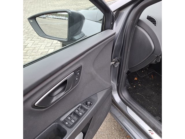 Personenauto, seat, leon - afbeelding 17 van  48