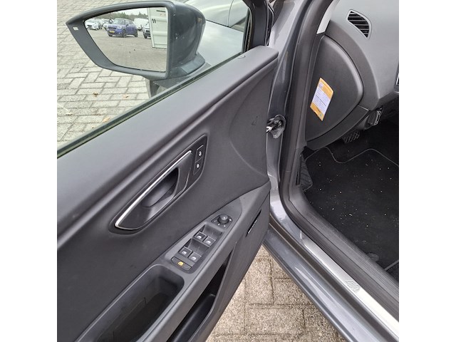 Personenauto, seat, leon - afbeelding 17 van  48
