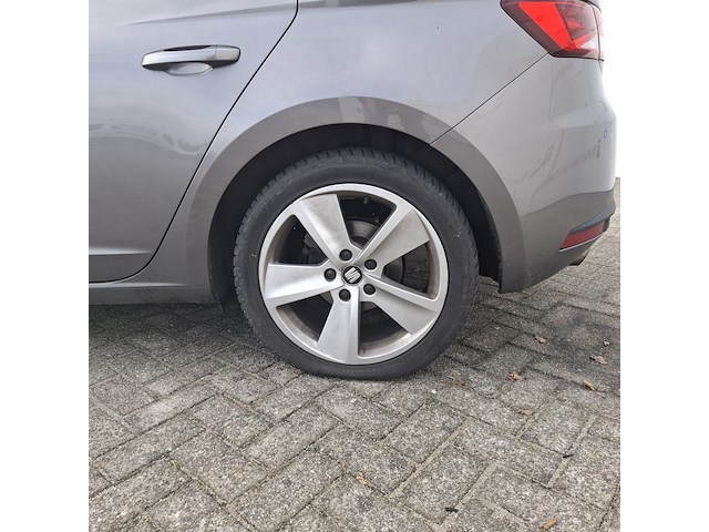 Personenauto, seat, leon - afbeelding 11 van  49