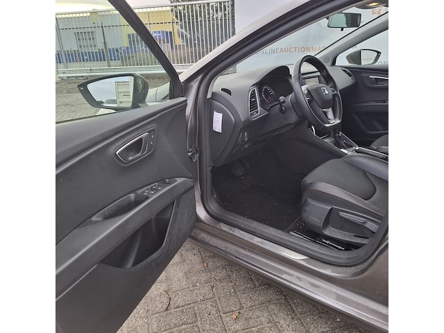 Personenauto, seat, leon - afbeelding 24 van  49