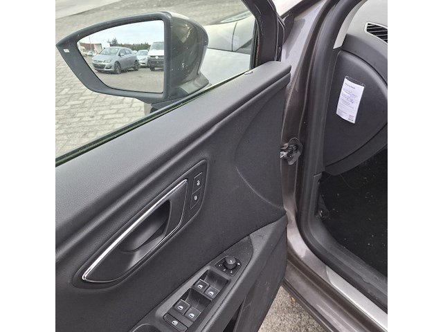 Personenauto, seat, leon - afbeelding 25 van  49