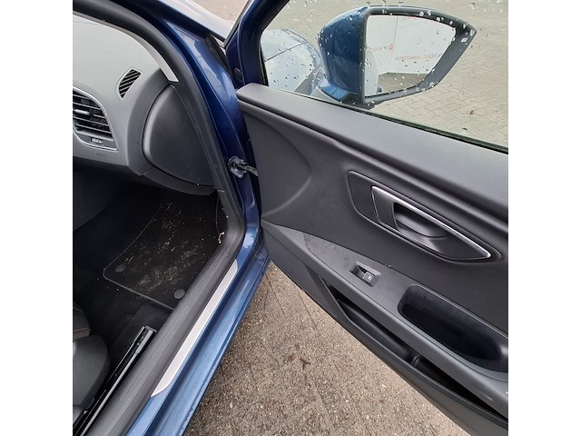 Personenauto, seat, leon - afbeelding 38 van  45