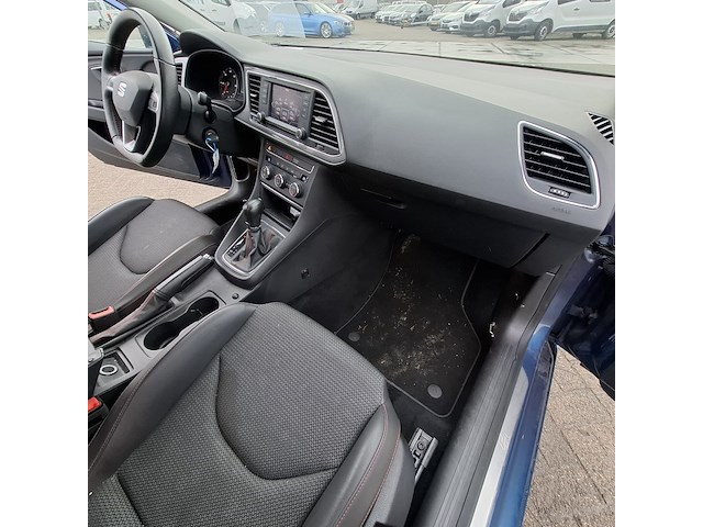 Personenauto, seat, leon - afbeelding 39 van  45