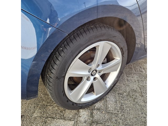 Personenauto, seat, leon - afbeelding 12 van  48