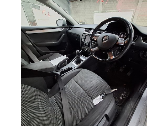 Personenauto, skoda, octavia 1.6tdi - afbeelding 19 van  54