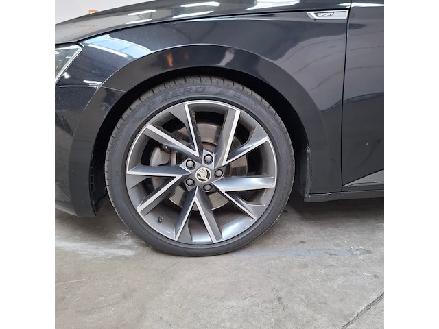 Personenauto, skoda, superb 2.0 dsg 200kw 4x4, 2019 - afbeelding 2 van  27