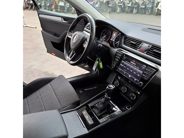 Personenauto, skoda, superb, 2016 - afbeelding 46 van  70