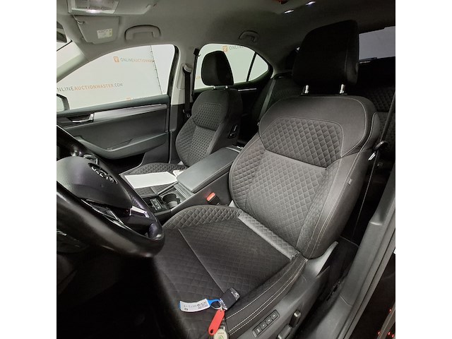 Personenauto, skoda, superb, 2017 - afbeelding 15 van  53