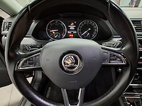 Personenauto, skoda, superb, 2017 - afbeelding 16 van  53
