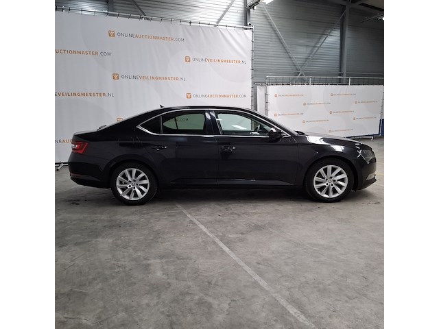 Personenauto, skoda, superb, 2017 - afbeelding 34 van  53