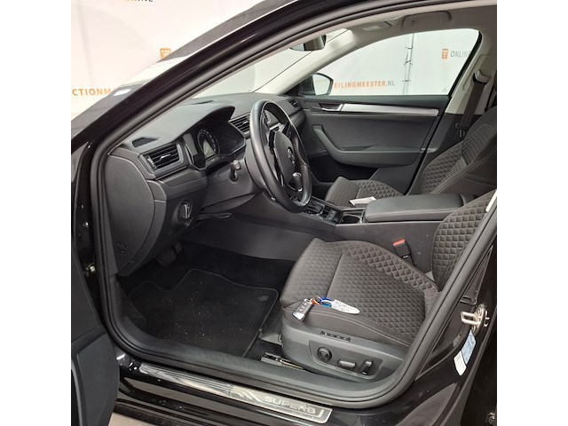 Personenauto, skoda, superb, 2017 - afbeelding 16 van  59