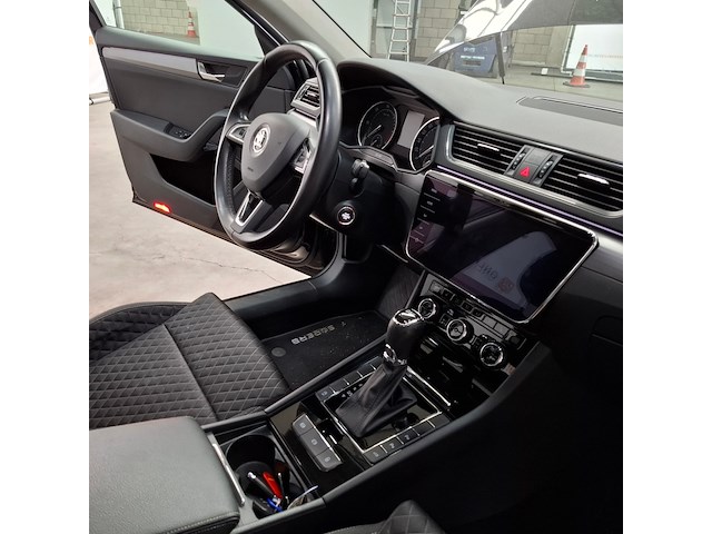 Personenauto, skoda, superb, 2017 - afbeelding 36 van  59