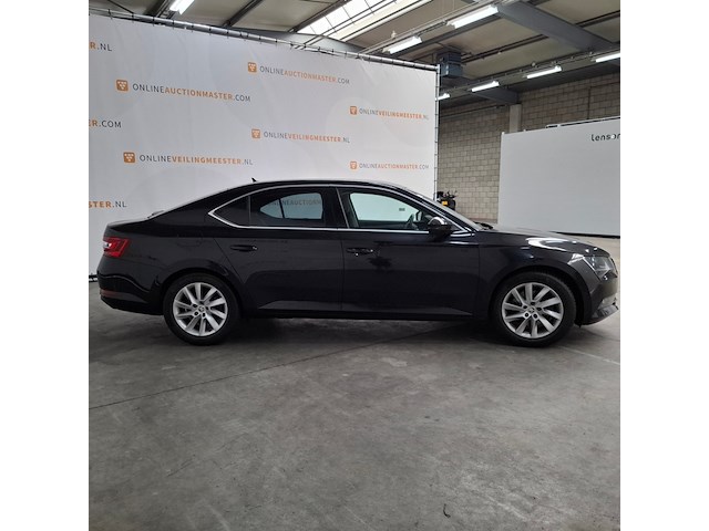 Personenauto, skoda, superb, 2017 - afbeelding 34 van  59