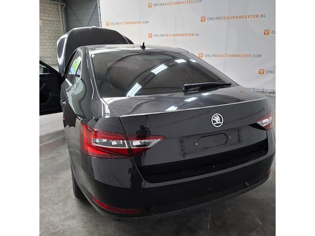 Personenauto, skoda, superb, 2017 - afbeelding 51 van  59
